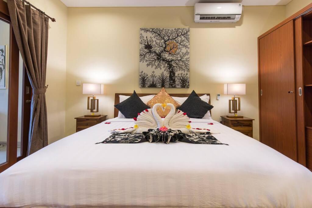 סמיניאק Villa Hitam Putih Legian Bali מראה חיצוני תמונה