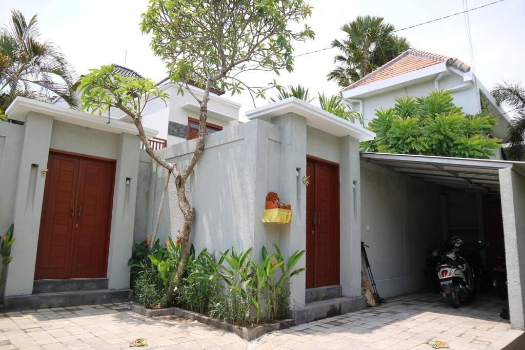 סמיניאק Villa Hitam Putih Legian Bali מראה חיצוני תמונה