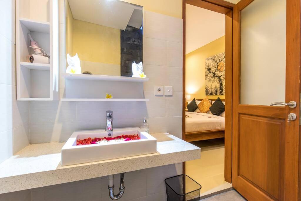 סמיניאק Villa Hitam Putih Legian Bali מראה חיצוני תמונה